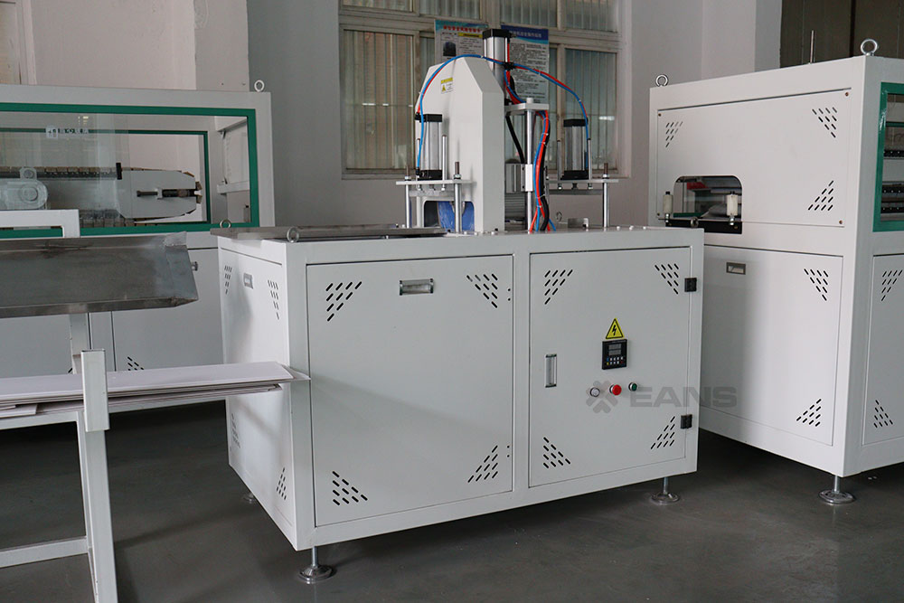 PVC wall panel production line Линия по производству стеновых панелей из ПВХ