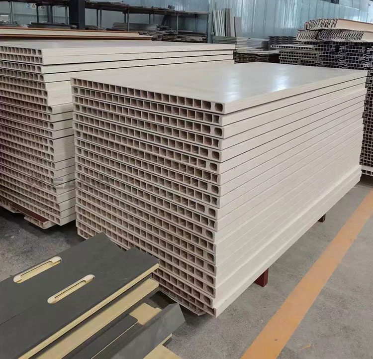 Дверная панель из ДПК