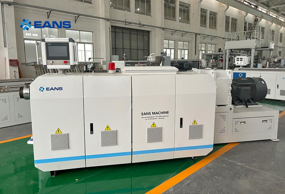 машина для изготовления дверей WPC