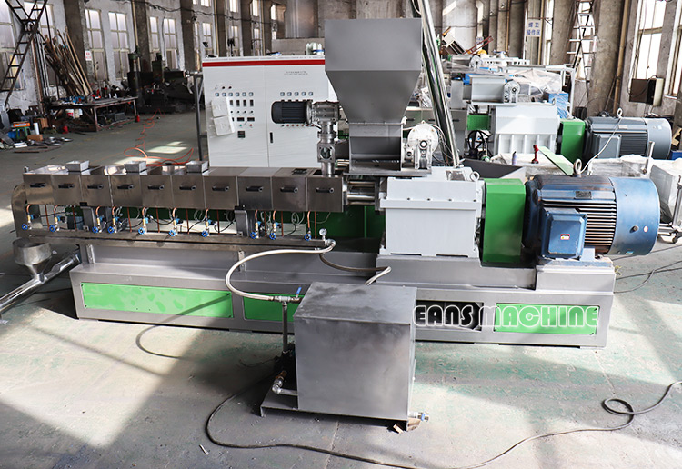 машина для компаундирования WPC